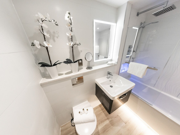 Bathroom 4, Ivory Lodge, Wokingham