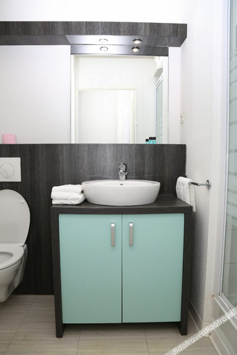 Bathroom 4, Residence Les académies aixoises, Bouches-du-Rhône