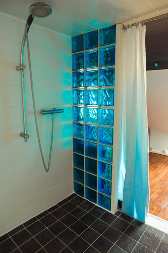 Bathroom 3, Maison des Marronniers, Essonne