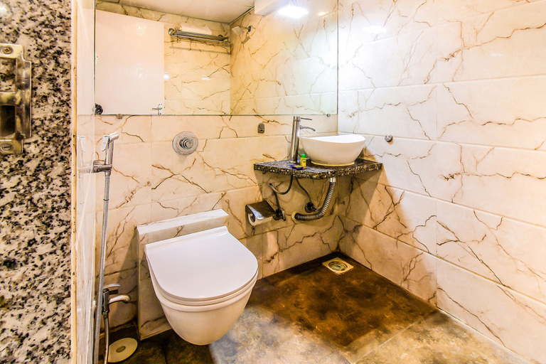 Bathroom 2, Fabhotel Arton Suite, Mumbai Suburban