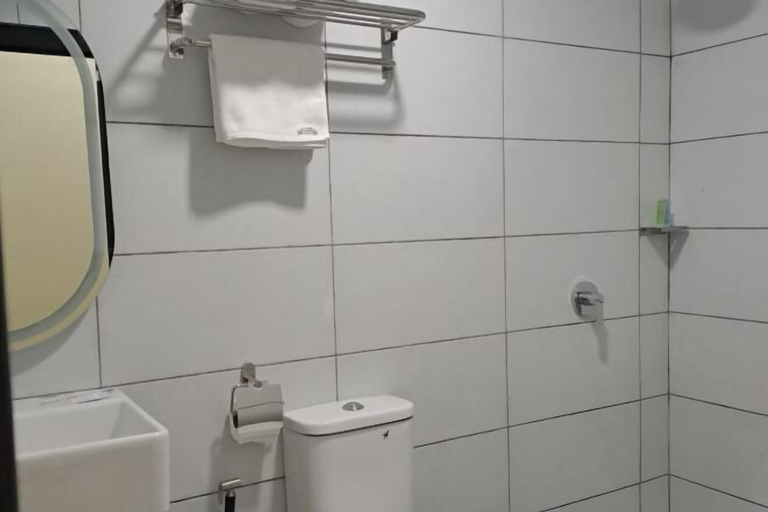 Bathroom 13