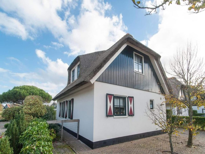 Exterior 3, Beautifully Situated Luxury Villa on the Water, Zijpe