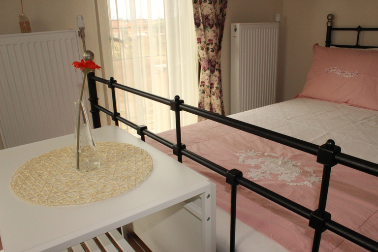 Bedroom 2, Ede Apart Hotel, Ezine