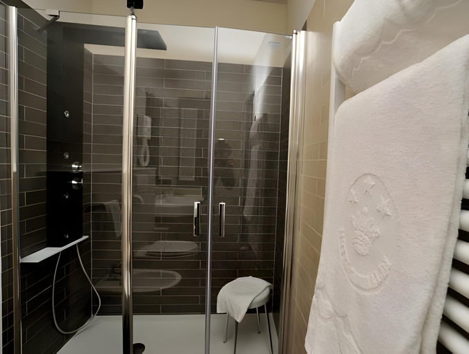 Bathroom 17