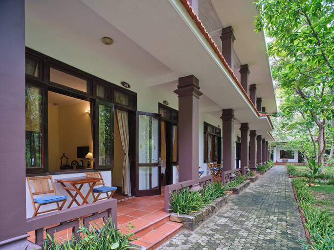 Exterior 8