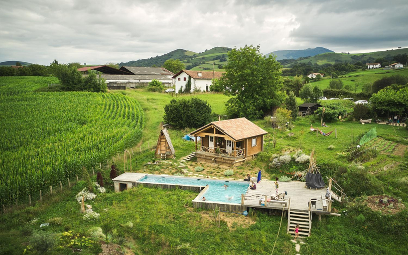 Others 2, Les Fous du Village, Pyrénées-Atlantiques
