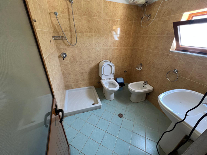 Bathroom 3, Baven -Toven Naturae, Mirditës