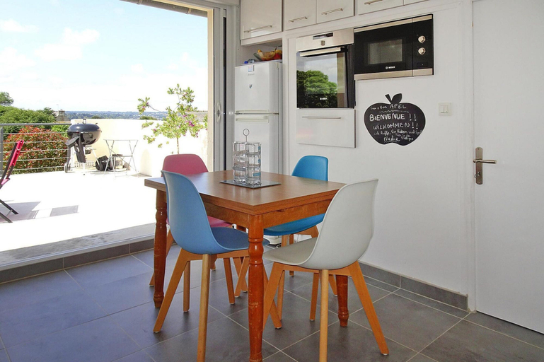 Dining 2, Holiday Home With Beautiful Terrace Area, Côtes-d'Armor