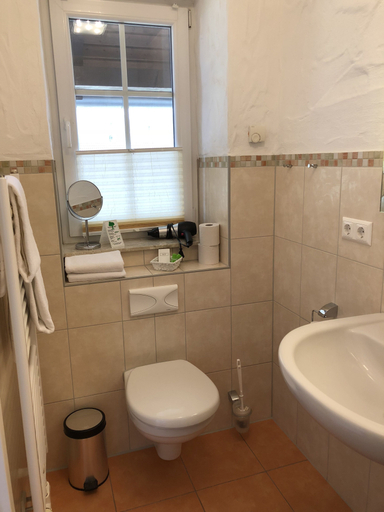 Bathroom 5, Pension Zum Schlangenkoenig, Spree-Neiße