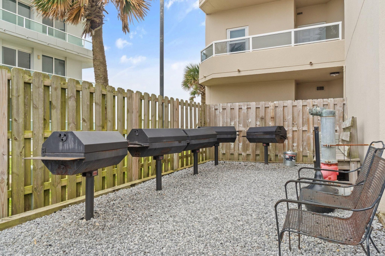 Exterior & Views 2, Enclave 604, Baldwin