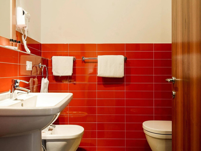 Bathroom 4, Apartment for 5 guests in Pietra Ligure, Savona