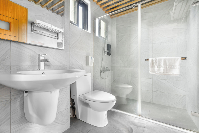 Bathroom 3, 25 Inn Kenting Henchun, Pingtung