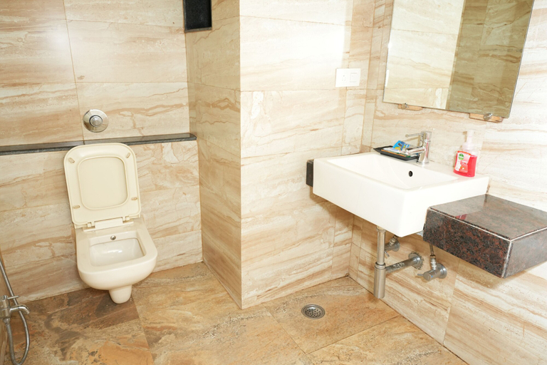 Bathroom, Hotel Lalit Inn Lonavala, Pune