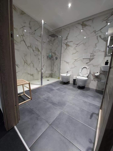 Bathroom 5, Airport bari deluxe, Bari