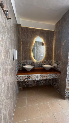 Bathroom 12