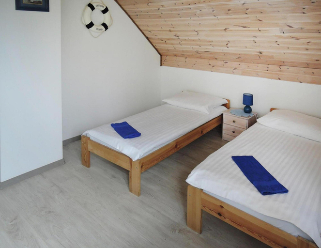 Room 3, Villa in Troszyn by Lake With Natural Beach, Kamień