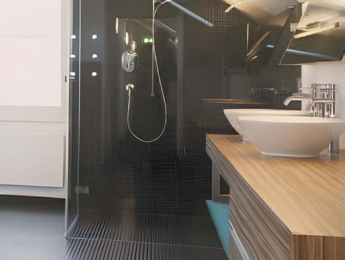 Bathroom 15