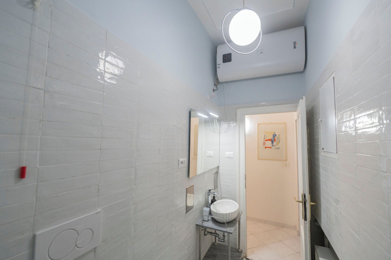 Bathroom 3, Domus Linda, Roma