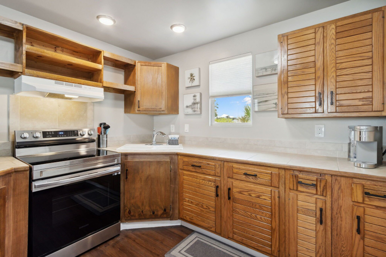 Others 5, Beach 5 Villas - Immaculate 300 steps from the Ocean, Nassau