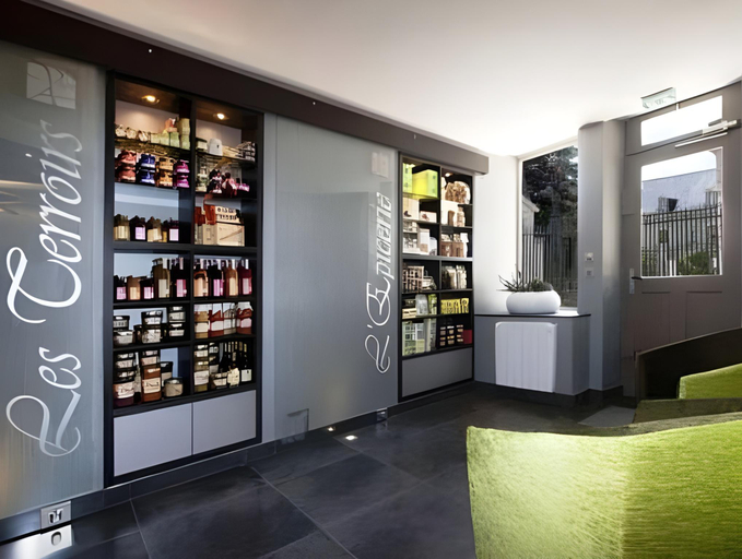 Food & Drinks