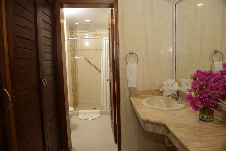 Bathroom 4, Sunsol Ecoland, Gómez