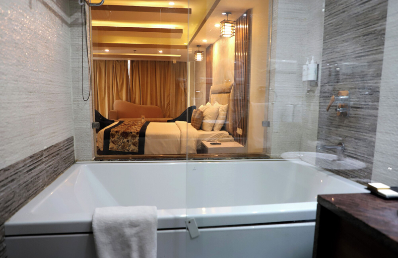 Bathroom, Effotel By Sayaji Dehradun, Dehradun