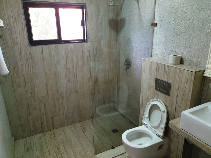 Bathroom 5, Balafon Beach Resort, Kombo Saint Mary