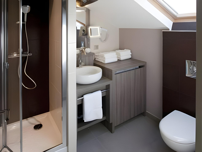 Bathroom 12