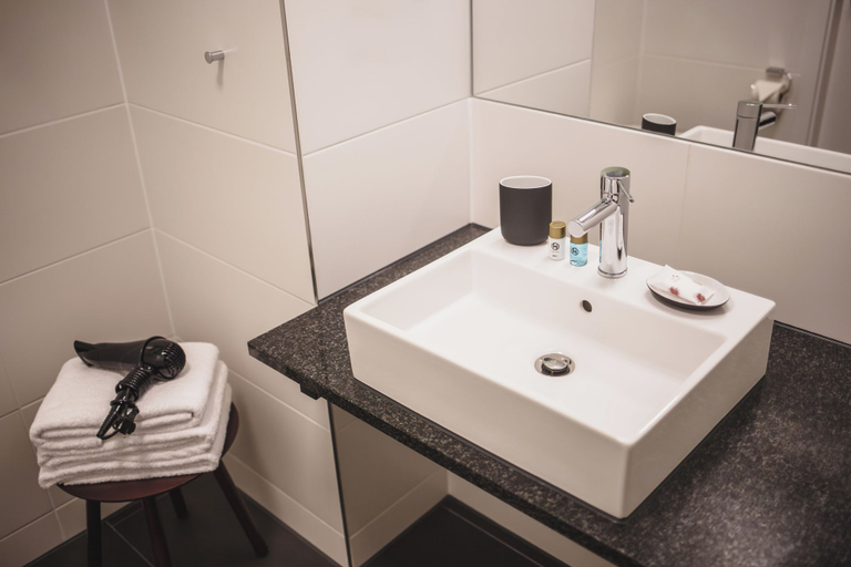 Bathroom 5, The Circus Living, Berlin