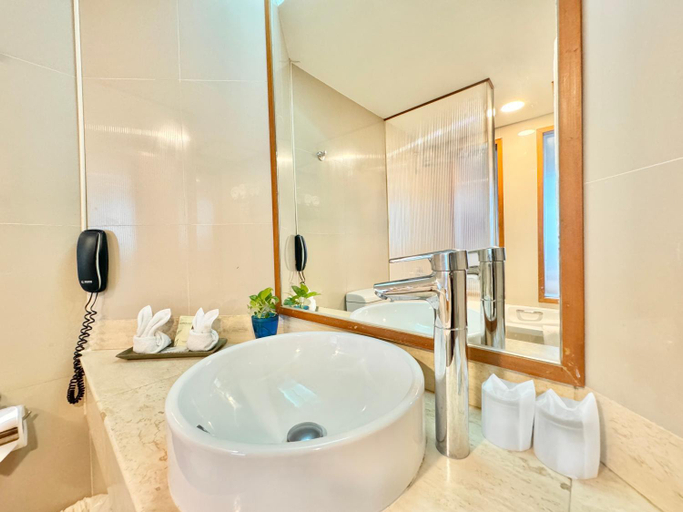 Bathroom 16