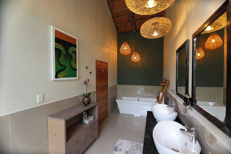 Bathroom 4, Tomo Safari Lodge, Mopani