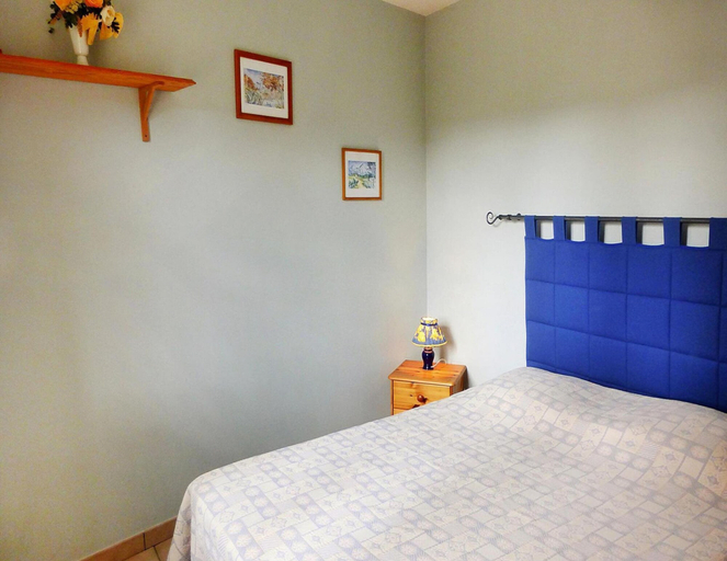 Bedroom 3, Relaxing Home Near Pool in Malaucene, Vaucluse