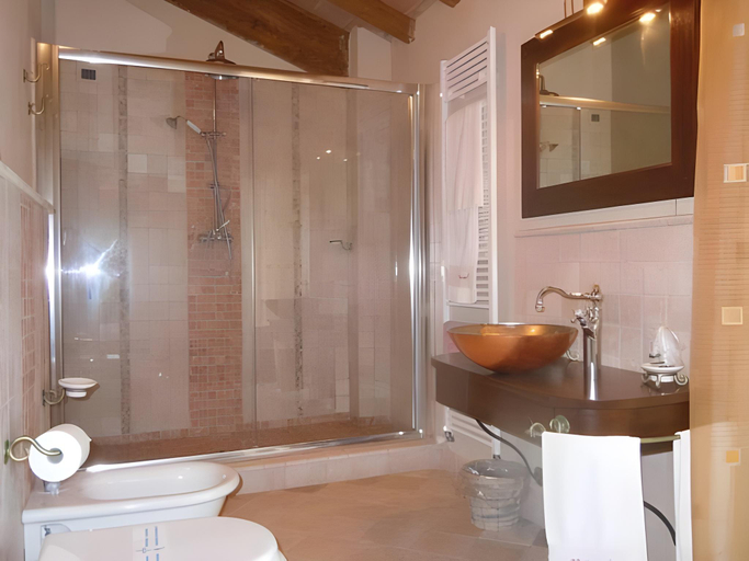 Bathroom 11