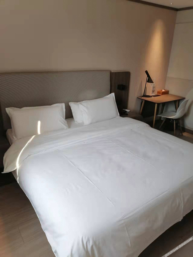 Bedroom 2, HanTing Hotel (Hengshui Railway Station HuiZhong Square), Hengshui