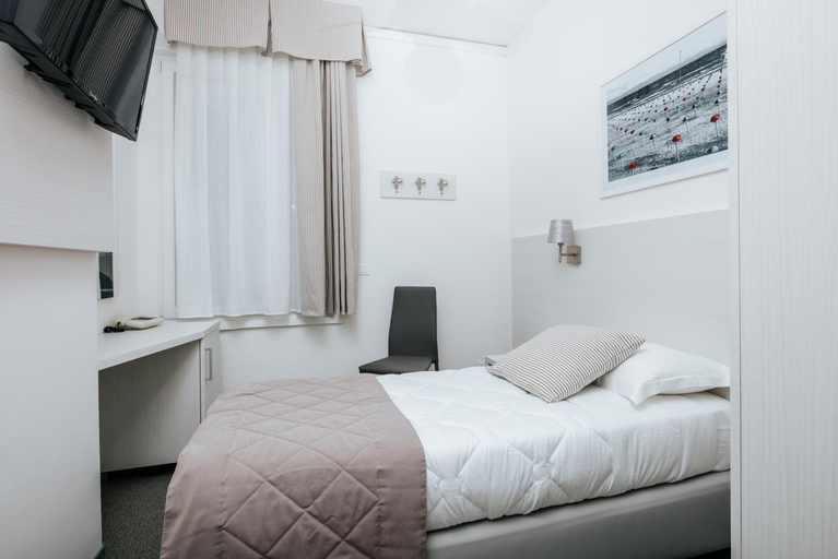 Bedroom 2, Hotel Luna Centrale, Udine