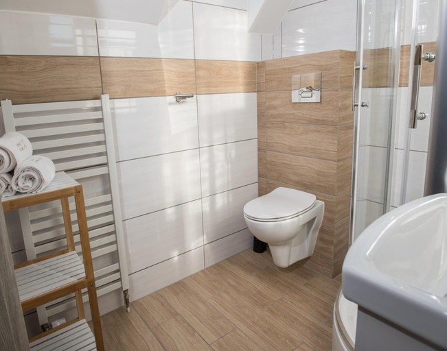 Bathroom 5, Comfortable, Convenient Apartment, Pool Included, Sławno