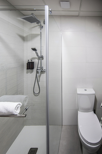 Bathroom 4, San Juan Suites, Badajoz