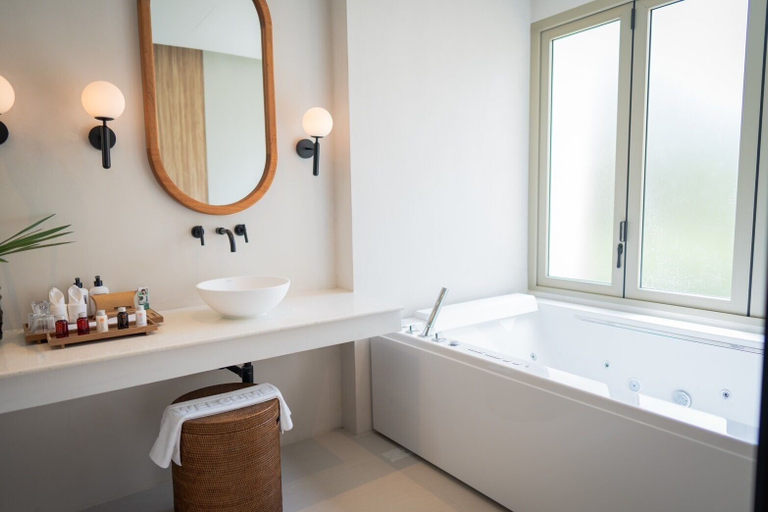 Bathroom 3, Mahutsachan Klong Thom, Khlong Thom