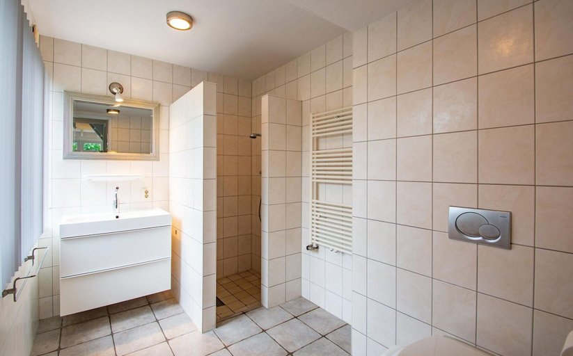 Bathroom 2, Luxurious & Stylishly Holiday Home, Zijpe