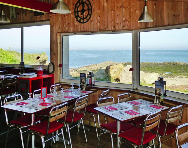 Dining, Pretty Breton Holiday Home in a top Location, Finistère