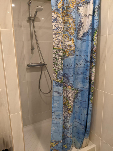 Bathroom, House 20 min from Paris by metro, free parking, Val-de-Marne