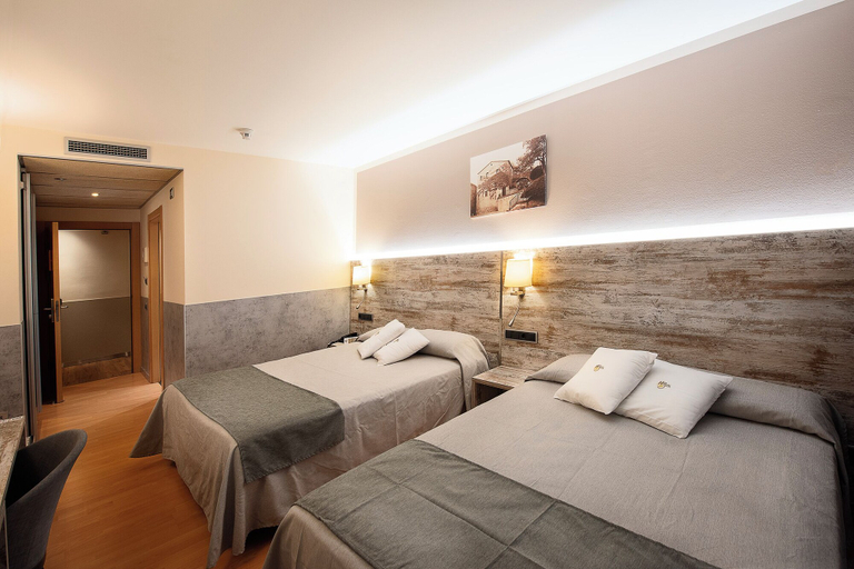 Bedroom 2, Hotel Palau de girona, Girona