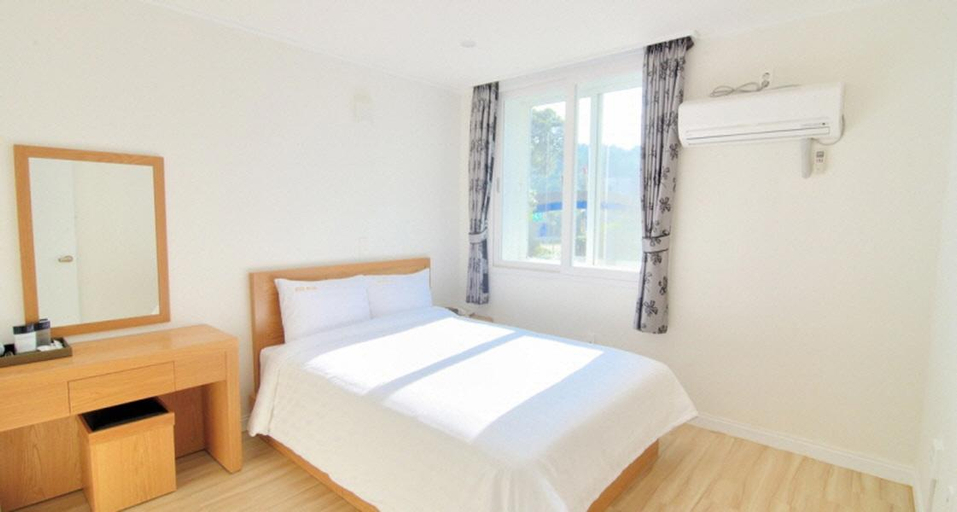 Bedroom 2, Star House, Jeju