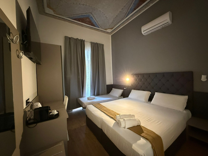 Bedroom 3, Conte House, Rome