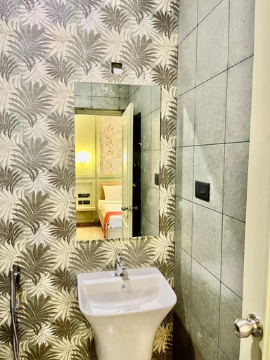 Bathroom 5, Hotel Castle Manor, Viluppuram