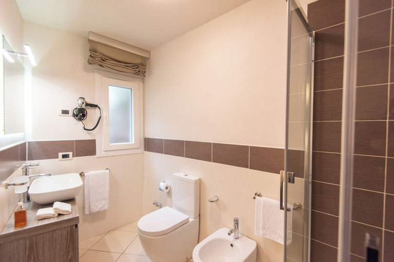 Bathroom 5, Mariva Dune Suites, Livorno