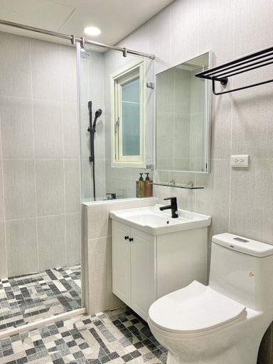 Bathroom 3, Ashore 196, Yilan