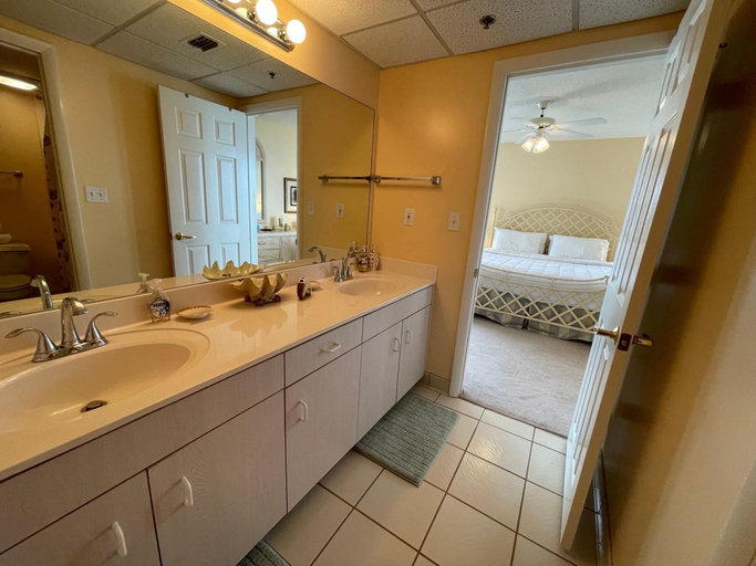 Bathroom 4, Long Beach Resort 2-1206, Bay