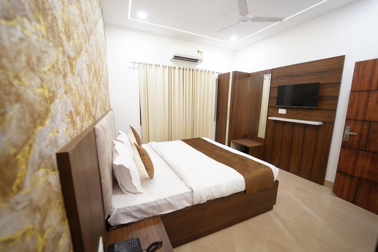 Bedroom 2, Lexus Hotel, Amritsar