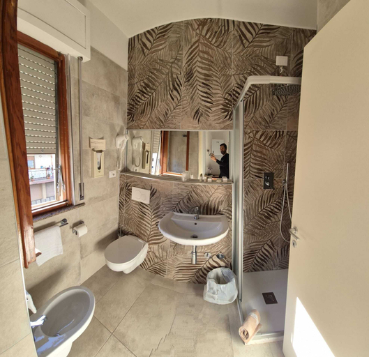 Bathroom 4, Hotel President, Ascoli Piceno